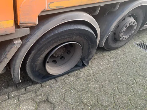 21 12 2019 vrachtwagen veroorzaakt schade 06