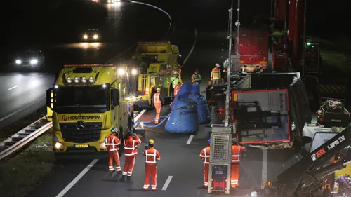 26 01 2023 vrachtwagen gekanteld op a50 02