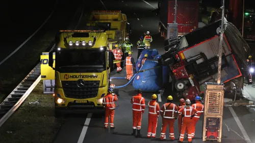 26 01 2023 vrachtwagen gekanteld op a50 03