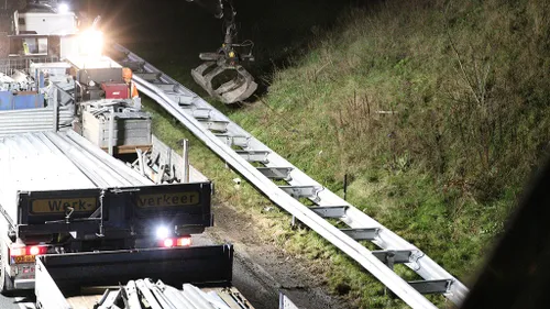 26 01 2023 vrachtwagen gekanteld op a50 06