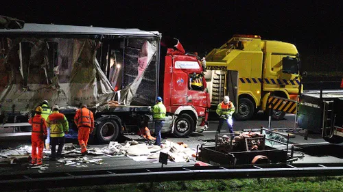 26 01 2023 vrachtwagen gekanteld op a50 08