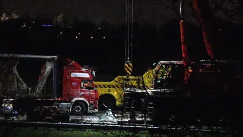 26 01 2023 vrachtwagen gekanteld op a50 09