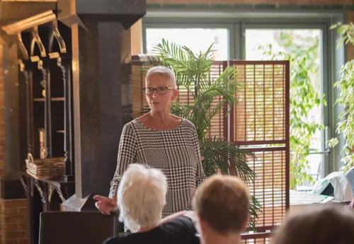 anja spreekt vrijwilligers toe 1