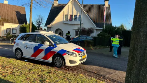 dronken automobilist belandt in voortuin woning op scheifelaar 01