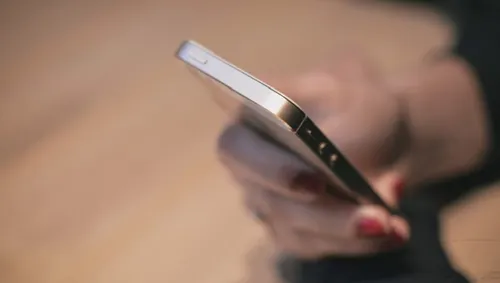 iphone 896x504 915x518