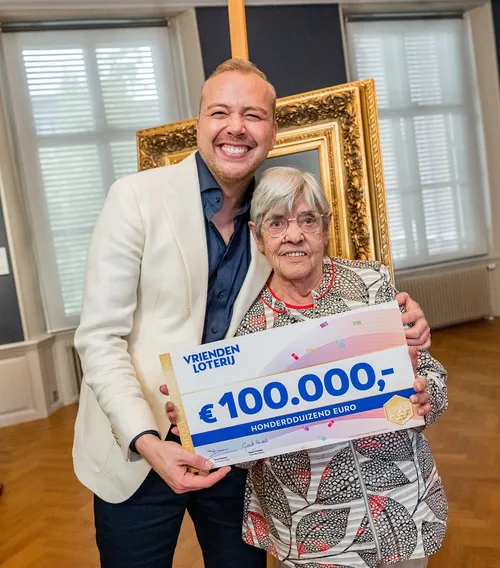 lies en jaimai met cheque van 100000 euro