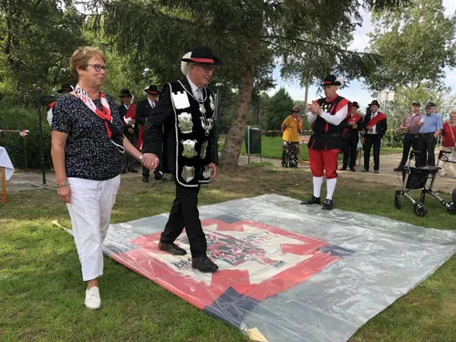 schrijden over het gildevaandel