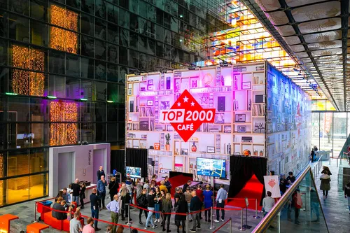 top 2000 cafe door laurensvanheerde eigen werk cc by 40 httpscommonswikimediaorgwindexphpcurid84252812