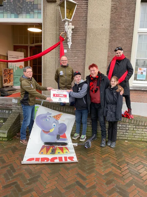 uitreiking cheque circus caps1