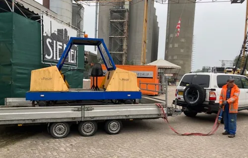 Zo'n 3 jaar geleden kocht SIEMei deze 'locomotief' om railfietsen te transporteren aan.