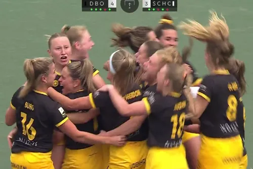 Joosje Burg (uiterst links) na het behalen van wéér een titel