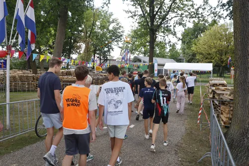 10-08-2025 Veghel in Hout 08