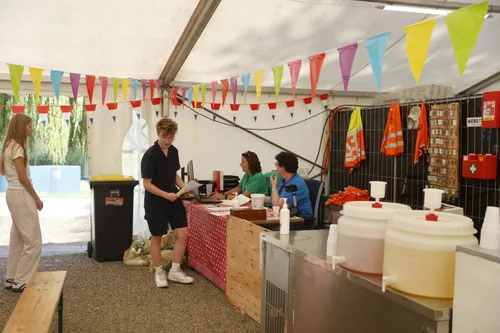 10-08-2025 Veghel in Hout 11