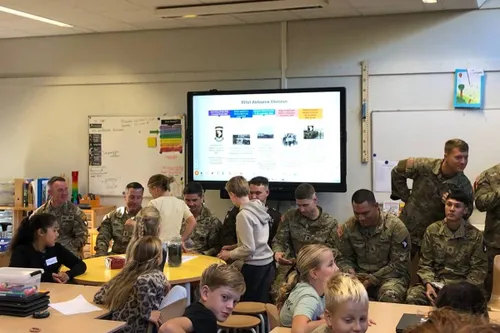 15-09-2025 Bezoek 101st Airborne aan BS De Empel in Erp 04