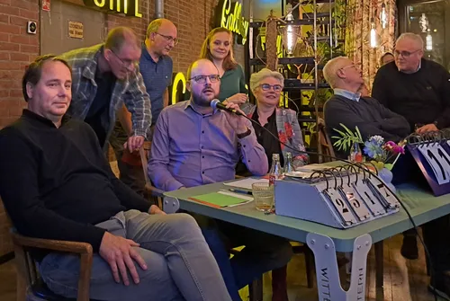 de finaleronde met publiekswinnaars en politici