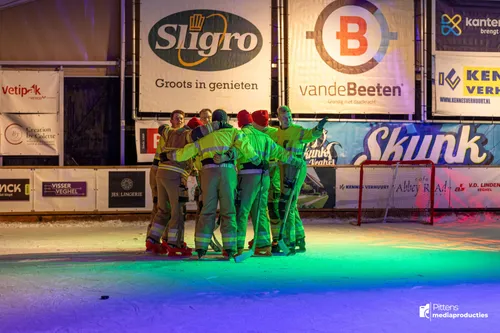 30-12-2025IJshockeywedstrijdBrandweerPolitieVeghel-2
