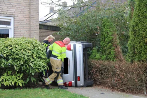 23-03-2026 Auto op kant Schijndel 03