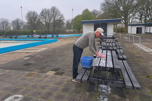 19-04-2026 Schoonmaak openlucht zwembad 02