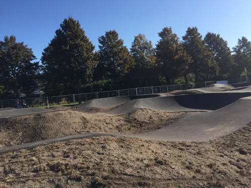 photo 5927240338508986896 y