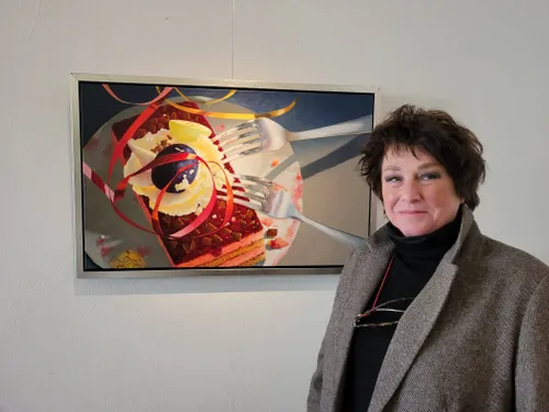 Elvira Dik bij haar werk.