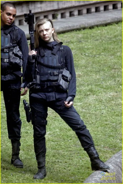 jennifer lawrence mockinhay first image julianne moore president coin 074