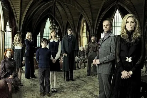 de cast van dark shadows