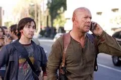 justin long en bruce willis in live free or die hard