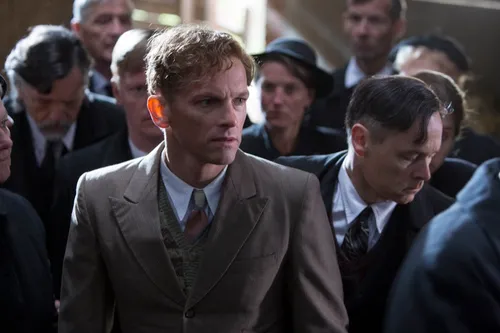 knielen op een bed violen 36000436 st 5 s low