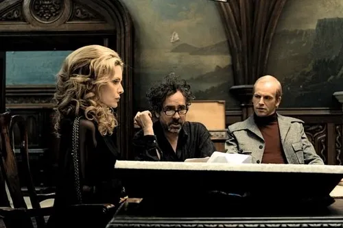 michelle pfeiffer tim burton en jonny lee miller in dark shadows