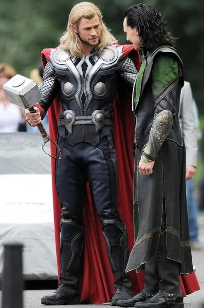 thor en loki in the avengers