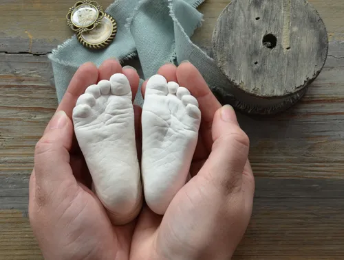 5 baby voetjes beeld bodycasting nederland