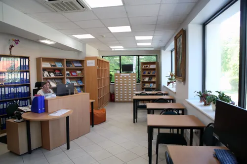 Bibliotekoje galima ne tik pasiskolinti knygų, bet ir pasklaidyti naujausią spaudą, padirbėti prie kompiuterio./M. Patašiaus nuotr.