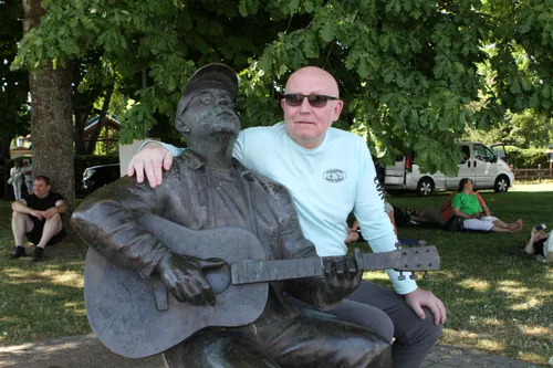 A.Valinskas ir Benas Nidoje prie marių / M.Patašiaus nuotr.