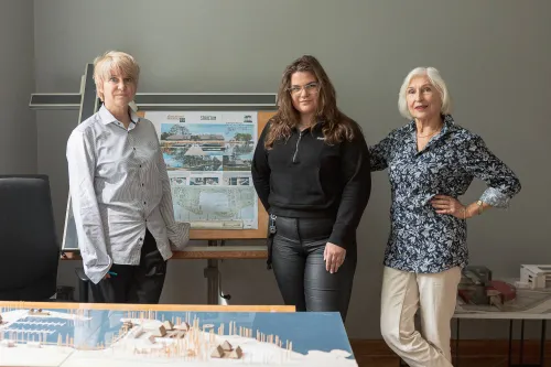Architektės Guoda Zykuvienė, Auksė Taurasevičiūtė ir Gražina Janulytė-Bernotienė / R. Tenio nuotr.