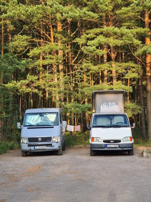 Juodkrantės paplūdimio automobilių stovėjimo aikštelė /&nbsp;„Facebook“ nuotr.