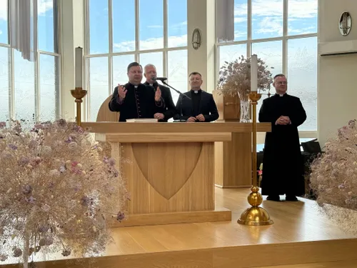 Parapijos perdavimo ceremonija / Nidos Marijos, Krikščionių Pagalbos parapijos nuotr.