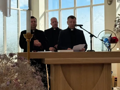 Parapijos perdavimo ceremonija / Nidos Marijos, Krikščionių Pagalbos parapijos nuotr.