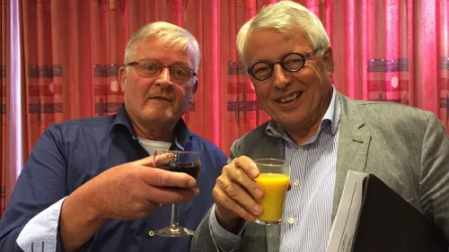 2015 04 22 pcob vertrekkende bestuursleden johan reijersen l en herman verheij r 1024x577