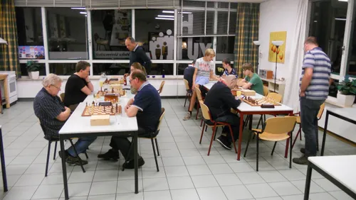 2016 09 04 schaken jong en oud strijden om de jaap de wijn trofee