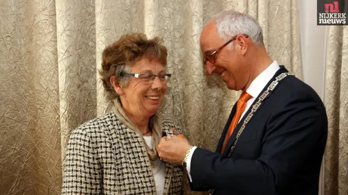 2015 04 24 koningsdag lintjesregen regen 006 guliker van steeg