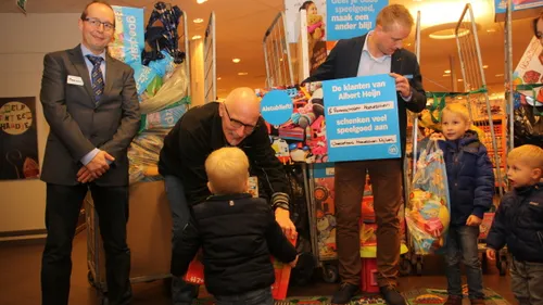 2015 12 04 speelgoed voor voedselbank ah 1