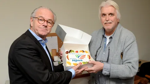 2015 12 14 vluchtelingenwerk taart 1