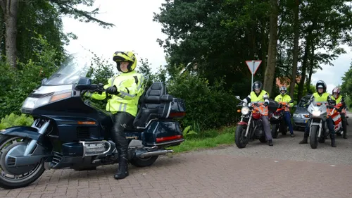 2016 06 18 truckfestijn verkeersregelaars stellen zich op