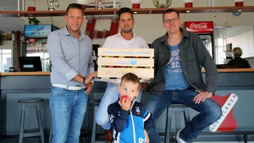 2016 09 25 sc hoevelaken bas wernsen sponsorcommissie henk van altena en maurits kamphorst