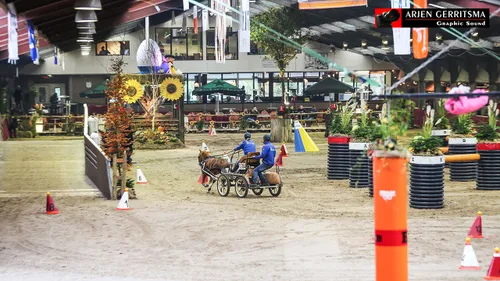 2016 11 05 menindoor nq7a3786