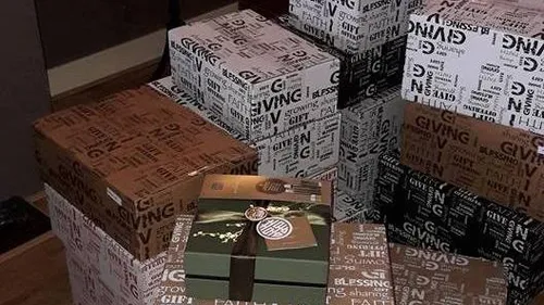 2016 12 14 joyce van der vlag 24 kerstpakketten 1