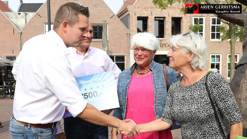 2017 08 25 cheques voor spelen voor leven 003