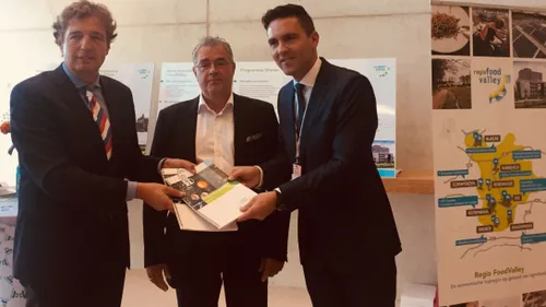 2018 09 27 overhandiging innovatiemonitor regio foodvalley1