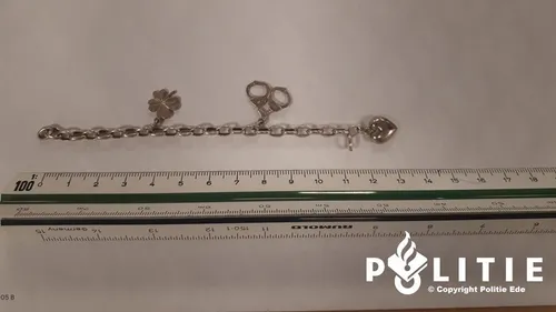 2020 07 24 poltiei sieraad 2