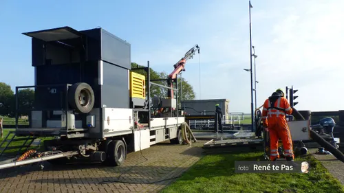 2020 10 23 arkersluis duikwerk aan de deuren reinigen onder water c2a9 r te pas 3